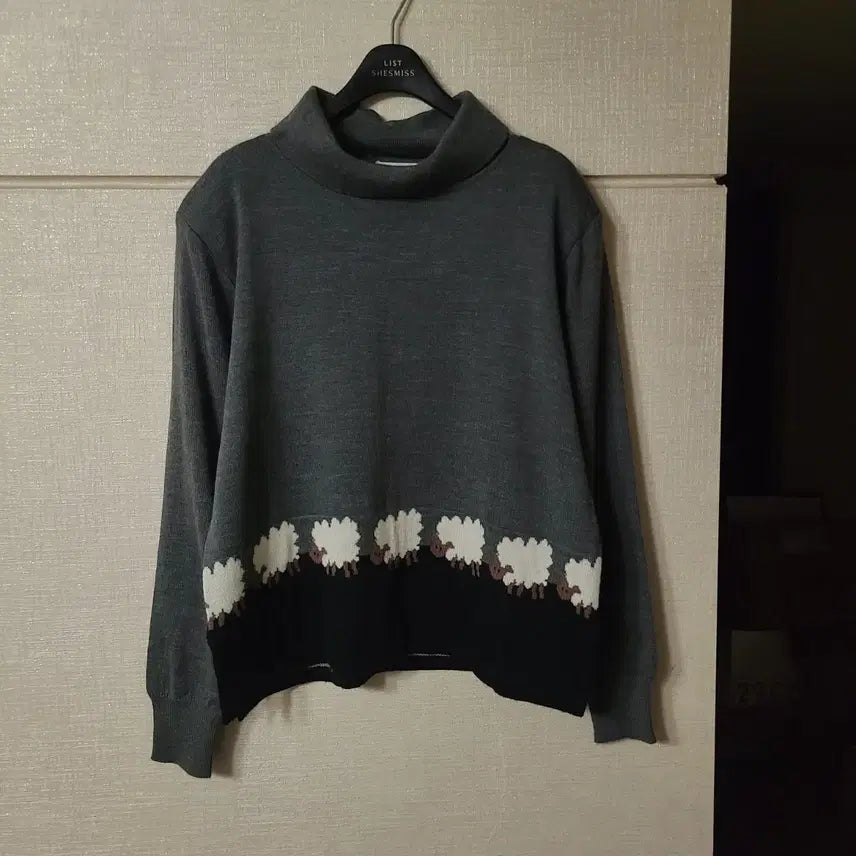 [BUNJANG] Japanese Vintage Wool Turtleneck Long-Sleeve Knit Sweater / 일본 빈티지 양 자수 목폴라 긴팔 니트 스웨터 동물 차콜 모리걸 하구미 겨울