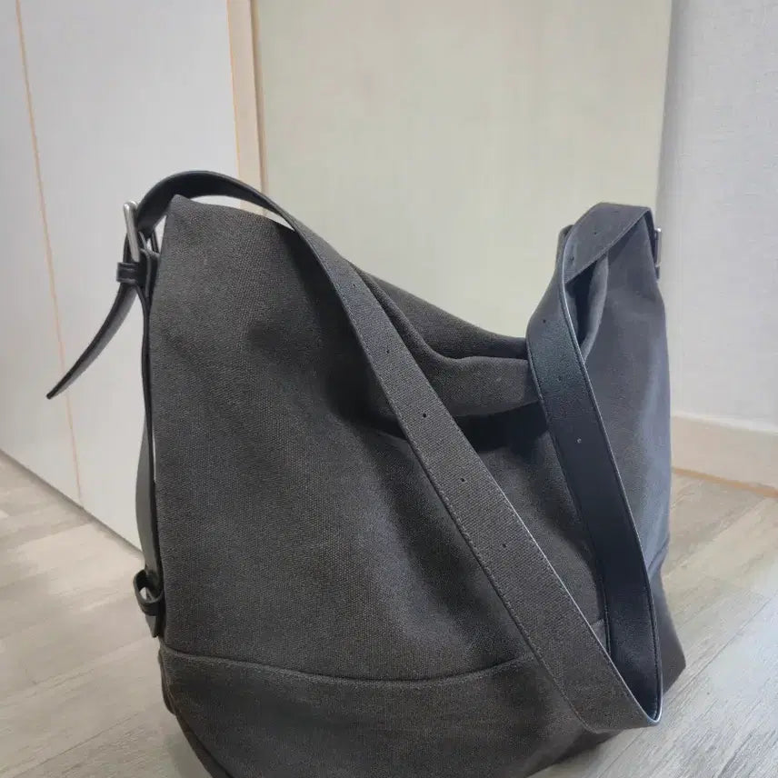 [BUNJANG] Minav Slouchy Canvas Bag Washed Charcoal / 미나브 슬라우치 캔버스백 (워시드차콜)