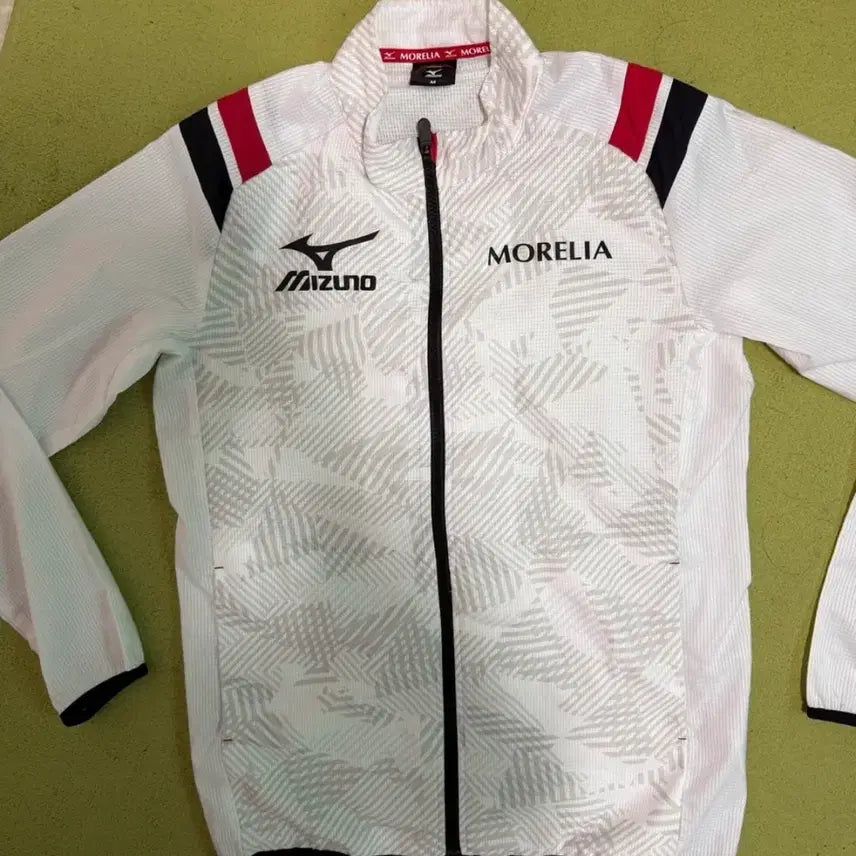 [BUNJANG] Mizuno Morelia Windbreaker Jacket White / 미즈노 모렐리아 바람막이 자켓 화이트