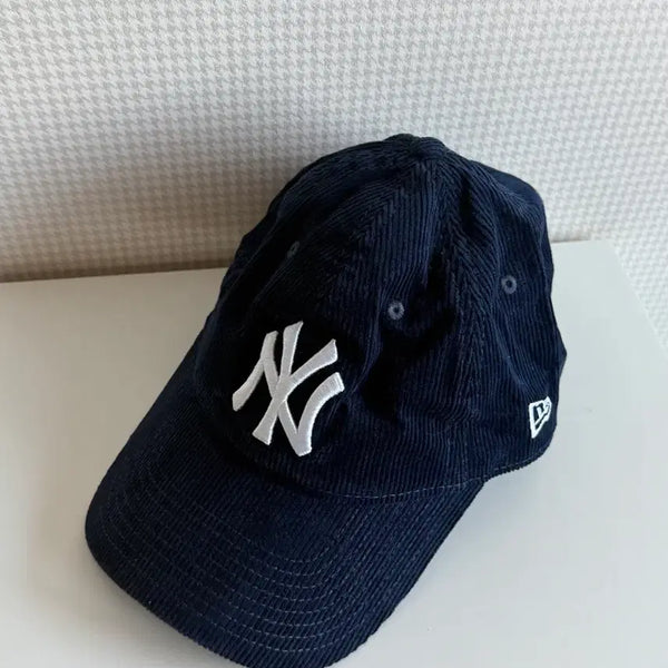 [BUNJANG] MoMA New York Yankees Ribbed Navy Ball Cap / MoMA 모마 뉴욕 양키즈 볼캡 모자