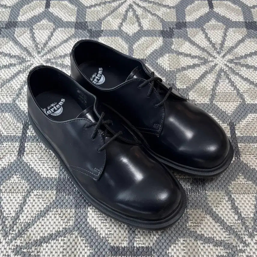[BUNJANG] Dr. Martens Fairmarrt Polished Smooth Leather Shoes Black / (260) 닥터마틴 메이페어 폴리쉬드 스무스 레더 슈즈 블랙