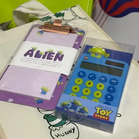 [BUNJANG] Toy Story Alien Calculator and Clipboard Set / 토이스토리 에일리언 계산기 + 클립보드 세트