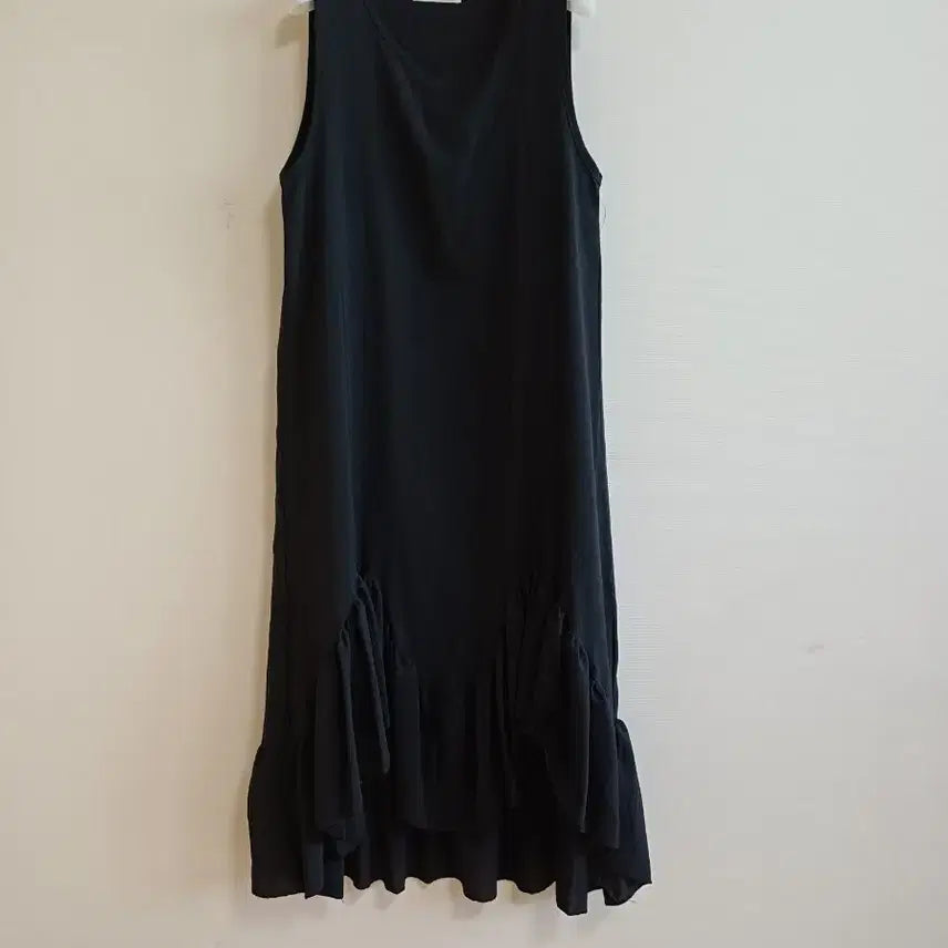 [BUNJANG] ARNEB Ruffled Sleeveless Long Dress / ARNEB 프릴나시롱원피스 판매합니다
