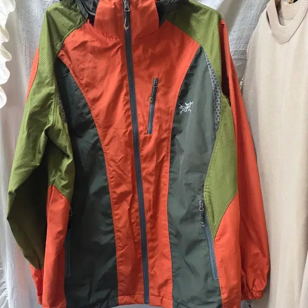 [BUNJANG] Arc'teryx Windbreaker Jumper Jacket Orange/Green / 아크테릭스 바람막이 점퍼 오렌지/그린