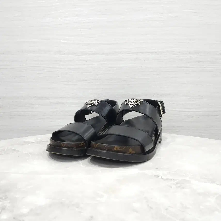 [BUNJANG] Louis Vuitton Metal Logo Flat Comfort Mule Sandals / 38 / 루이비통 메탈 로고 플랫 컴포트 뮬 샌들