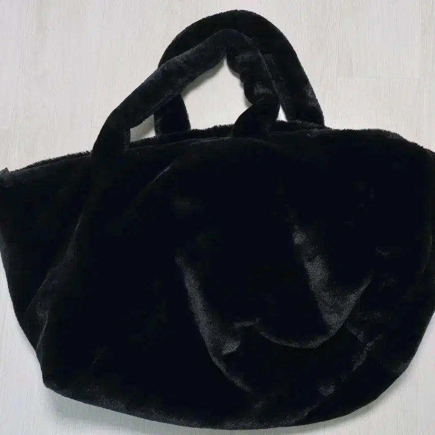 [BUNJANG] COS Oversized Faux Fur Tote Bag / [코스] COS 오버사이즈 페이크퍼 토트백