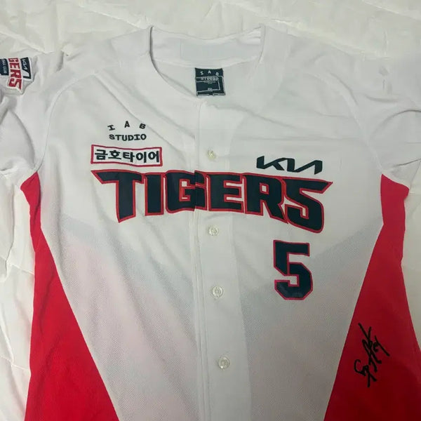 [BUNJANG] KIA Tigers Kim Do-young #5 IAB Studio Autographed Baseball Jersey 2XL / KIA 타이거즈 김도영 #5 IAB STUDIO 유니폼 2XL(110) 다수 선수 친필사인