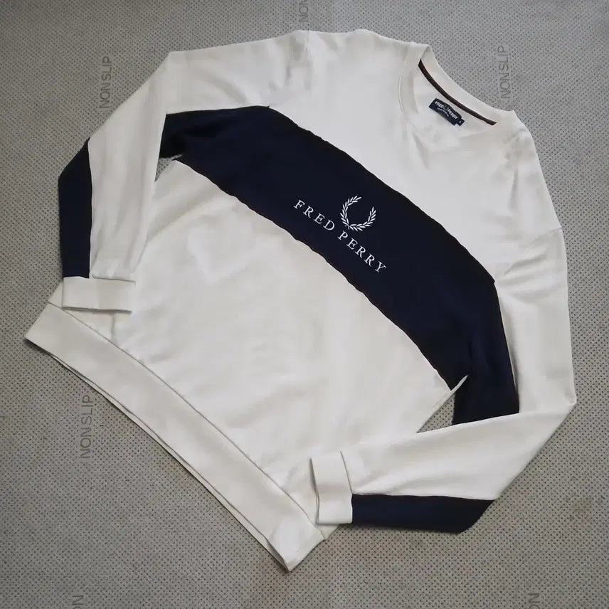 [BUNJANG] Fred Perry Sweatshirt White/Navy / 프레드 페리 맨투맨 흰색/네이비