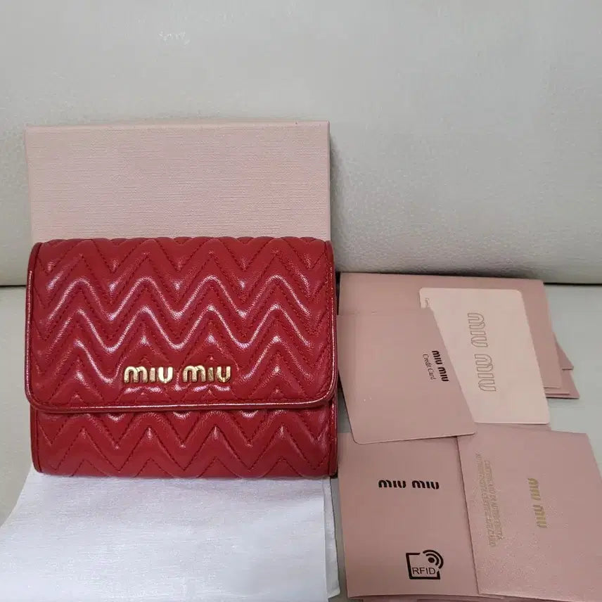 [BUNJANG] Miu Miu Bifold Wallet / 미우미우 반지갑 정품