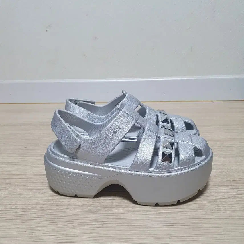 [BUNJANG] Crocs Stomp Stud Sandals - Size 230 / 크록스 스톰프 스터드 샌들 230
