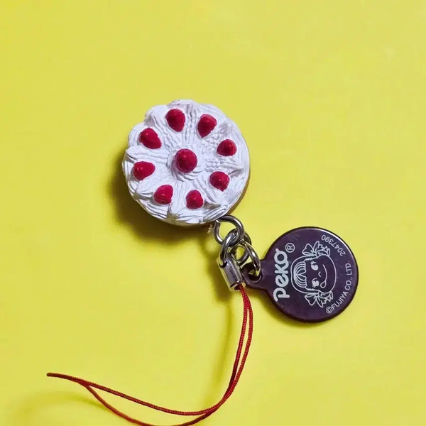 [BUNJANG] Peko-chan Classic Strawberry Cake Keychain / 페코짱 고전 딸기 케이크 키링