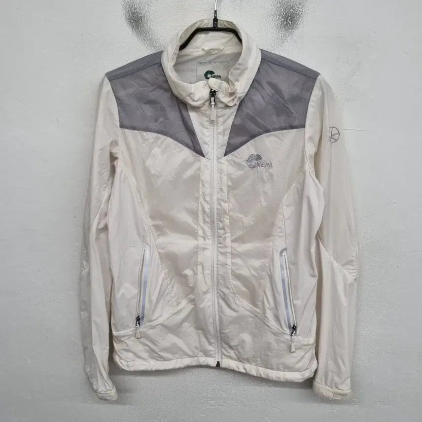 [BUNJANG] Nepa Lightweight Windbreaker Hiking Jacket Women's Size 55 / [여성55 size] 네파 경량 바람막이 등산복 자켓