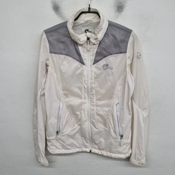 [BUNJANG] Nepa Lightweight Windbreaker Hiking Jacket Women's Size 55 / [여성55 size] 네파 경량 바람막이 등산복 자켓