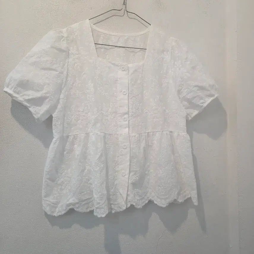 [BUNJANG] White Lace Puff Sleeve Peplum Blouse / 화이트 레이스 퍼프 소매 블라우스 가58