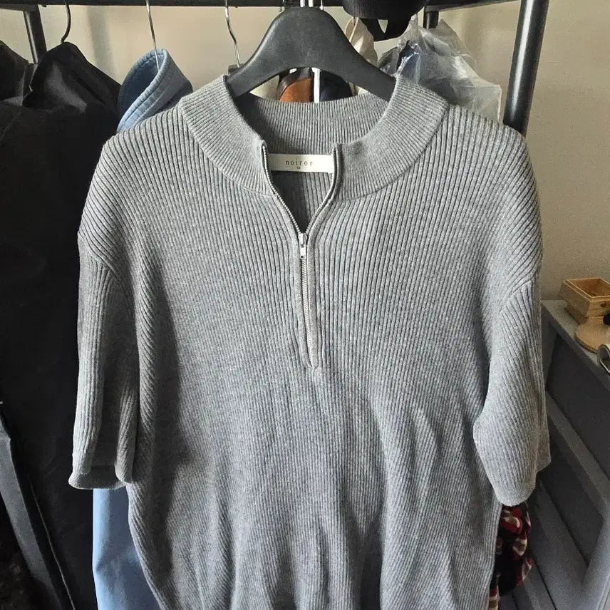 [BUNJANG] Noir Ribbed Zip-Up Half Knit / 노이어 리브드 집업 하프니트