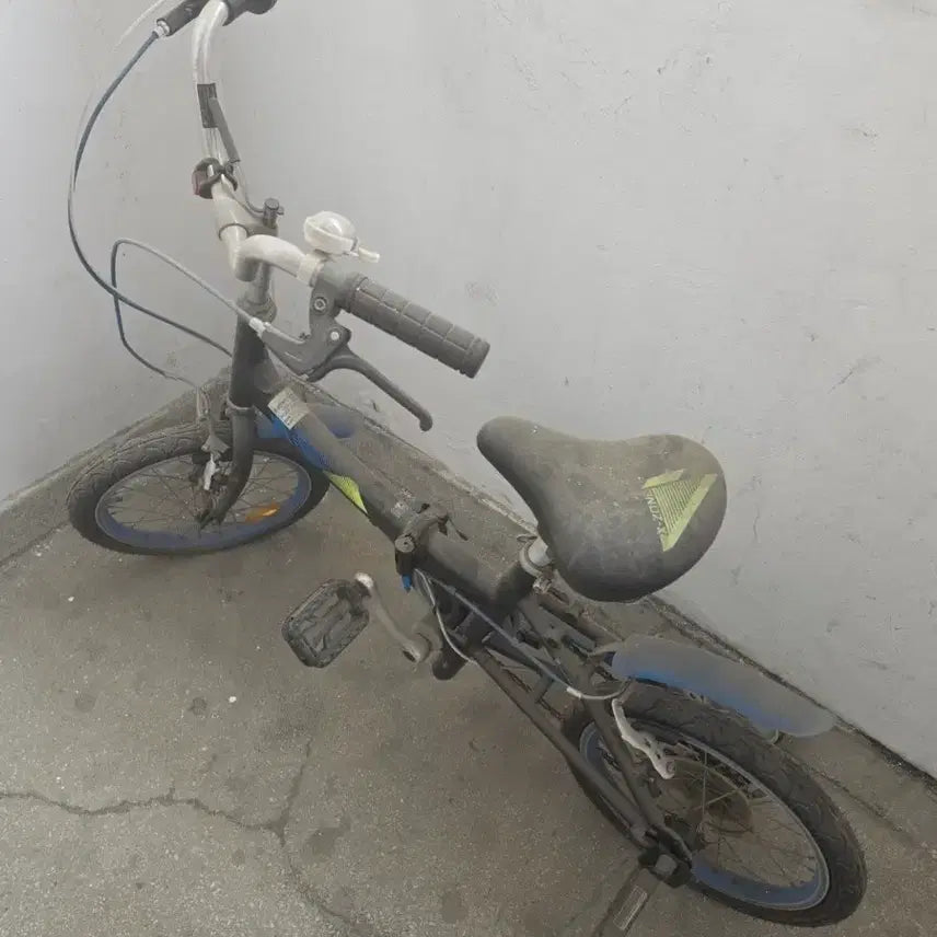 [BUNJANG] Children's Bicycle with Training Wheels / 아동용 자전거 보조바퀴 포함