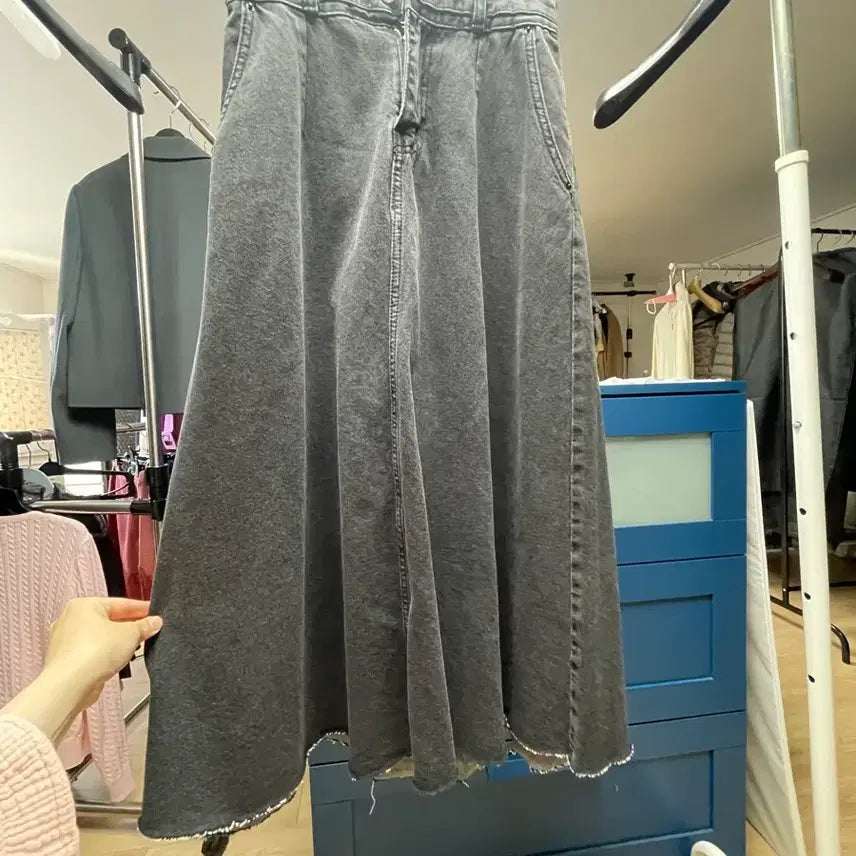 [BUNJANG] The Tilbury Black Denim Skirt / 더틸버리 블랙 데님 스커트
