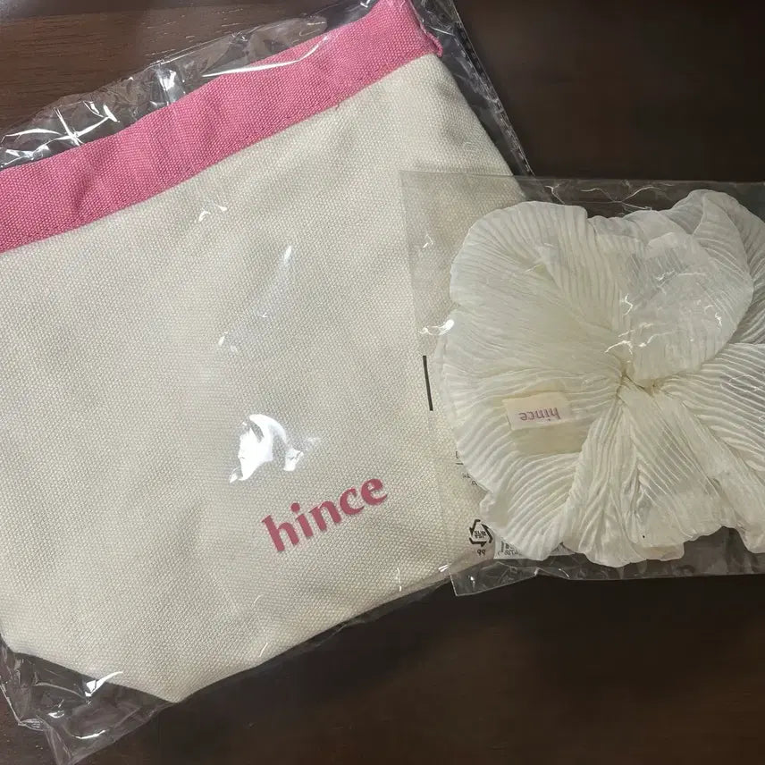 [BUNJANG] Hince Tote Bag & Scrunchie Bundle Set / 힌스 토트백&스크런치 일괄