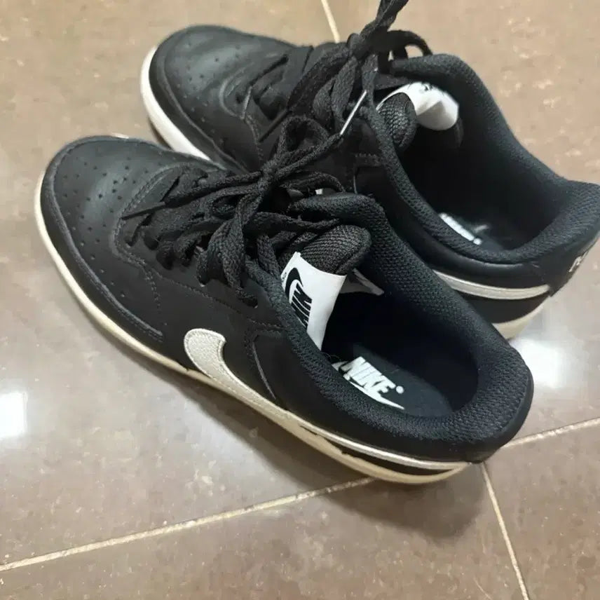 [BUNJANG] Nike Black Sneakers / 나이키 블랙 스니커즈 240 팝니다