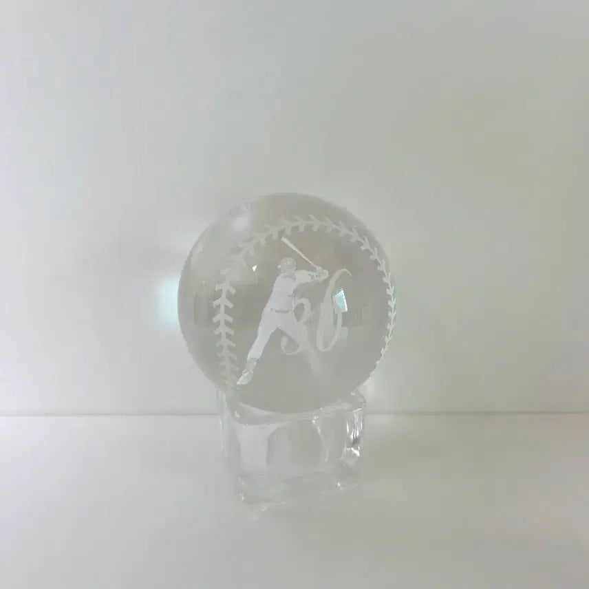 [BUNJANG] Samsung Lions Legend Lee Seung-yuop Retirement Commemorative Crystal Ball with Stand / 삼성라이온즈 레전드 이승엽선수 은퇴기념 크리스탈볼(받침대포함)