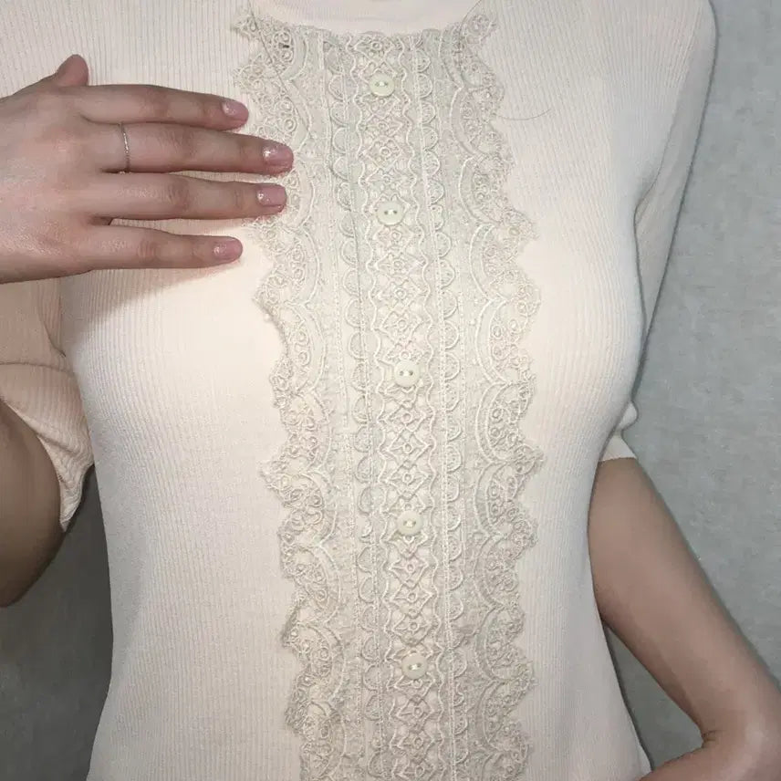 [BUNJANG] Apricot Lace Embroidery Top / 살구 레이스 자수 탑