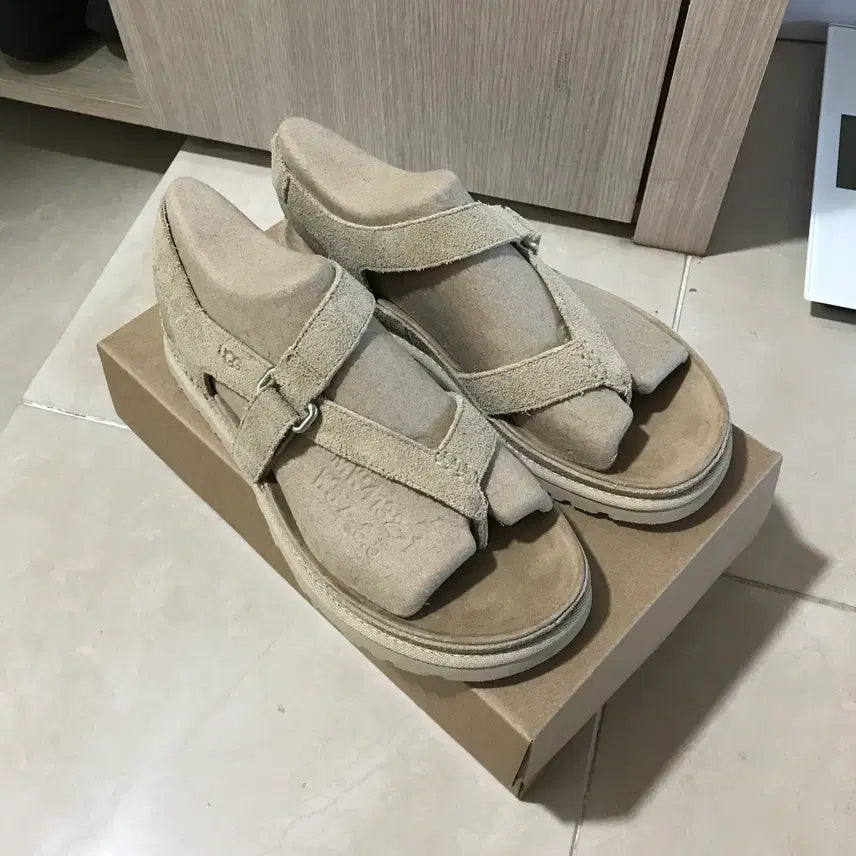 [BUNJANG] Golden Gaze Sand Ugg Boots / 1175134-SAN 어그 골든게이즈 토 포스트 - 샌드 240