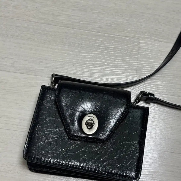 [BUNJANG] Kissing Bag Passport Bag Black / 키시닝 가방 여권백 블랙