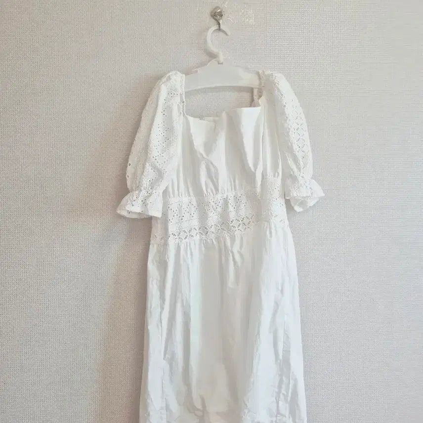 [BUNJANG] Letter from Moon White Punching Dress M / Letter from Moon 화이트 펀칭 원피스 M