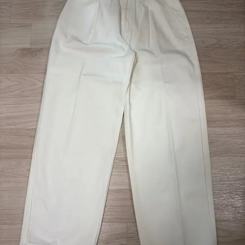 [BUNJANG] Beslow One-Tuck Curved Jean - Ivory (28 Size) / 비슬로우 원턱 커브드 진 아이보리 28사이즈