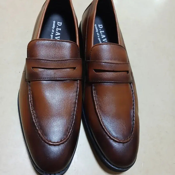 [BUNJANG] D.LAVAN Men's Brown Leather Loafers (270mm) / (새상품)디자인의 D.LAVAN 남성 가죽로퍼 브라운 색상 270 사이즈입니다천연가죽 소재로 제작되어 편안하게 착용 가능해요사진에서 보이는 것처럼 고급스러운 디자인이 돋보입니다