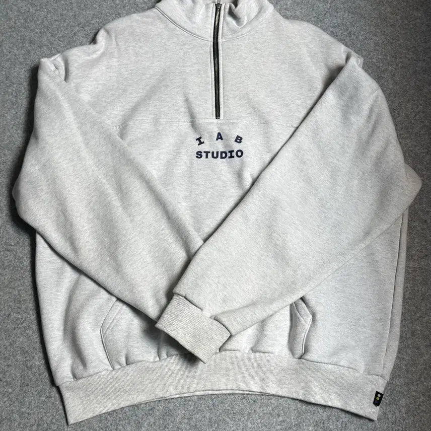 [BUNJANG] IAB Studio Half Zip-Up Sweatshirt Melange Grey L / 아이앱 스튜디오 하프집업 멜란지 그레이 L