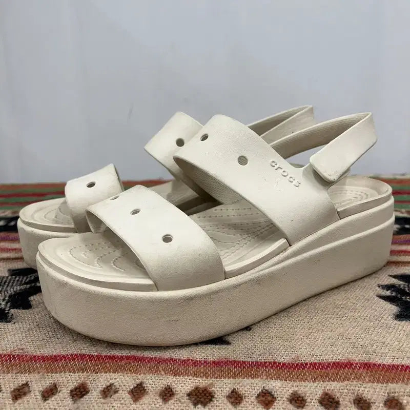 [BUNJANG] Crocs Brooklyn U Stopper Sandals W6 / 크록스 브루클린 유 스터코 샌들 W6 X02492