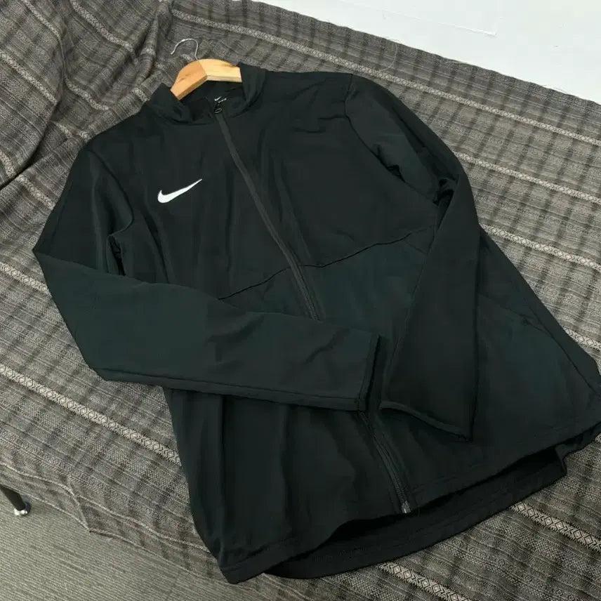 [BUNJANG] Nike Dri-FIT Black Windbreaker / 나이키 드라이핏 바람막이 검정