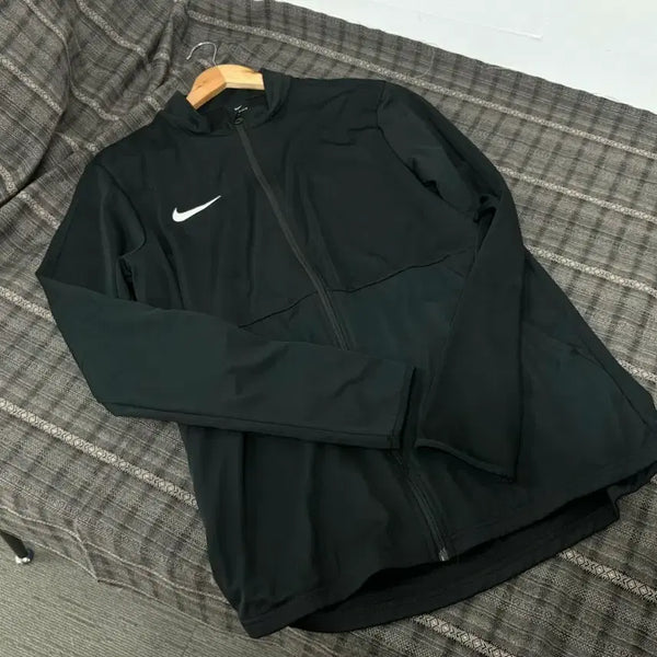 [BUNJANG] Nike Dri-FIT Black Windbreaker / 나이키 드라이핏 바람막이 검정