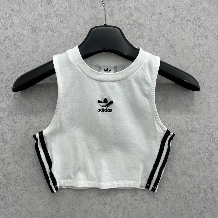 [BUNJANG] Adidas Cropped Sleeveless T-Shirt (Size XS) / 85 아디다스 크롭 민소매 티셔츠