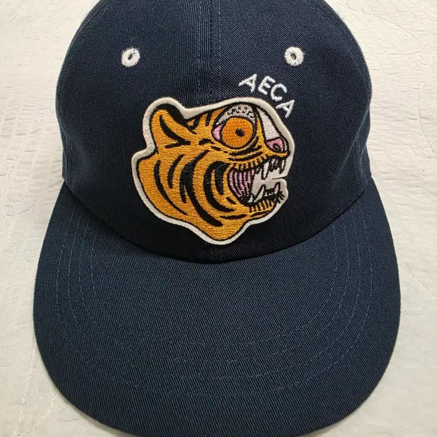[BUNJANG] AECA White Tiger Logo Navy Baseball Cap / 에이카화이트 타이거 로고 네이비색상 모자 볼캡 AECA WHITE