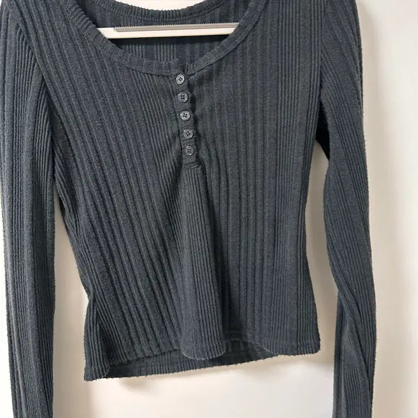[BUNJANG] Ribbed Button Knit Sweater - Grey / 골지 단추 니트