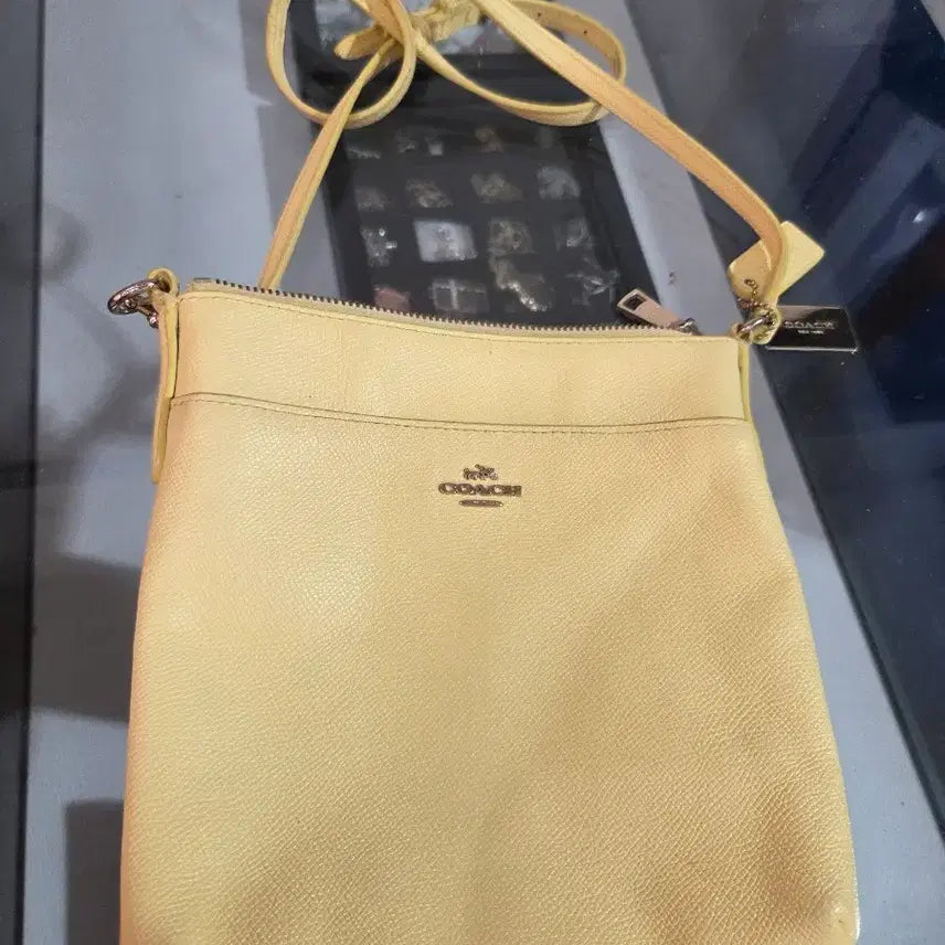 [BUNJANG] Coach Shoulder Bag Yellow / 코치 숄더백 옐로우