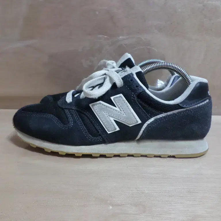 [BUNJANG] New Balance 373 Sneakers / 후루룩구제2 245 뉴발란스373 운동화 신발 260724