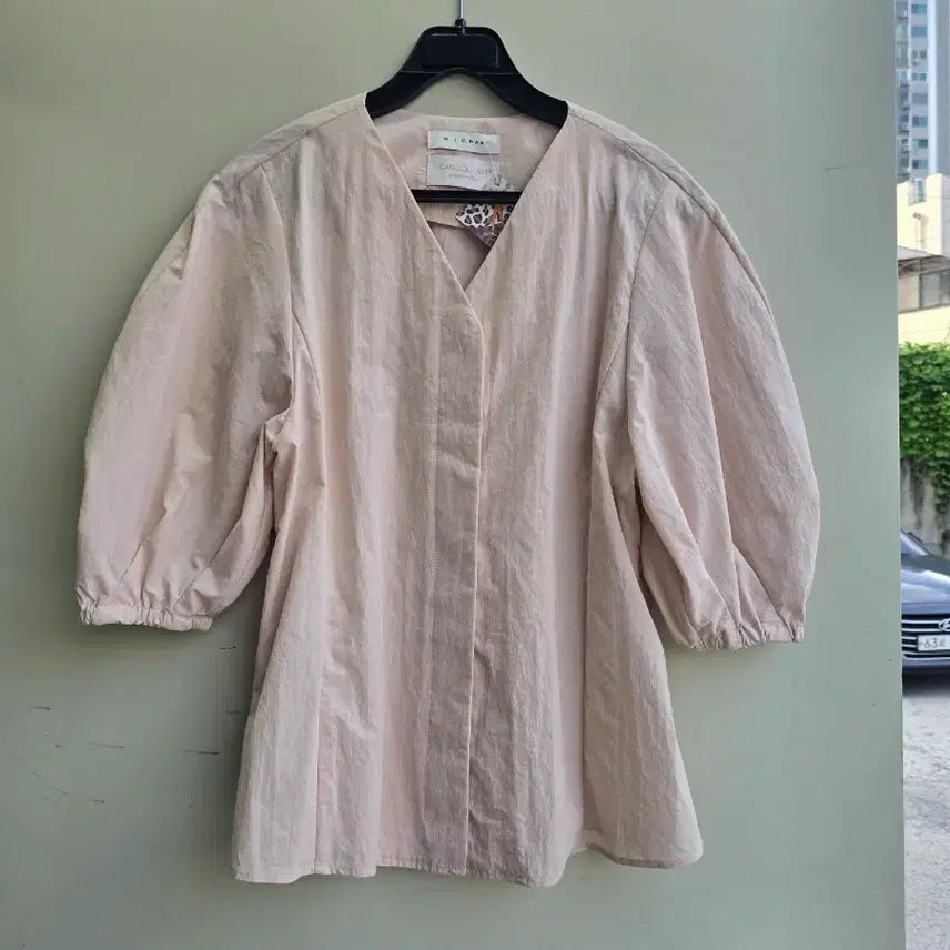 [BUNJANG] Misha Puff V-Neck Blouse / 미샤 퍼프 브이넥 블라우스