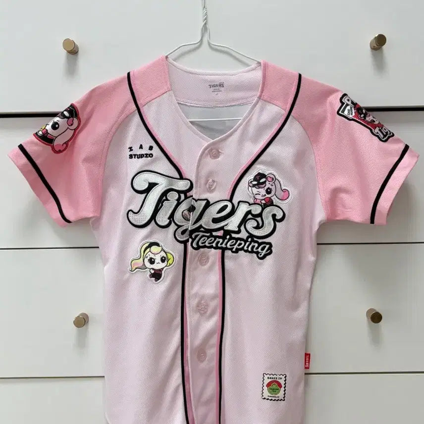 [BUNJANG] Kia Tigers x TINYING Collaboration Baseball Uniform (Pink, Size K7, Game Worn) / 기아타이거즈 티니핑유니폼 핑크K7사이즈실착 1회