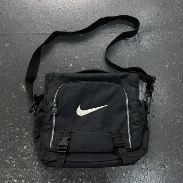 [BUNJANG] Nike Old School Messenger Bag / 나이키 올드스쿨 메신저백