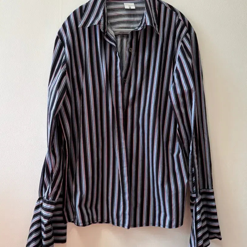 [BUNJANG] Striped Shirt with Unique Sleeve Detail / 소매포인트 스트라이프 셔츠