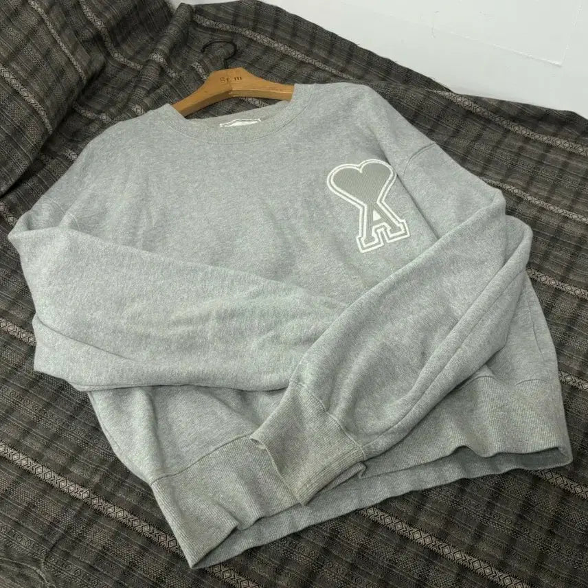 [BUNJANG] AMI Heart Logo Sweatshirt Grey / 아미 하트 로고 맨투맨 그레이