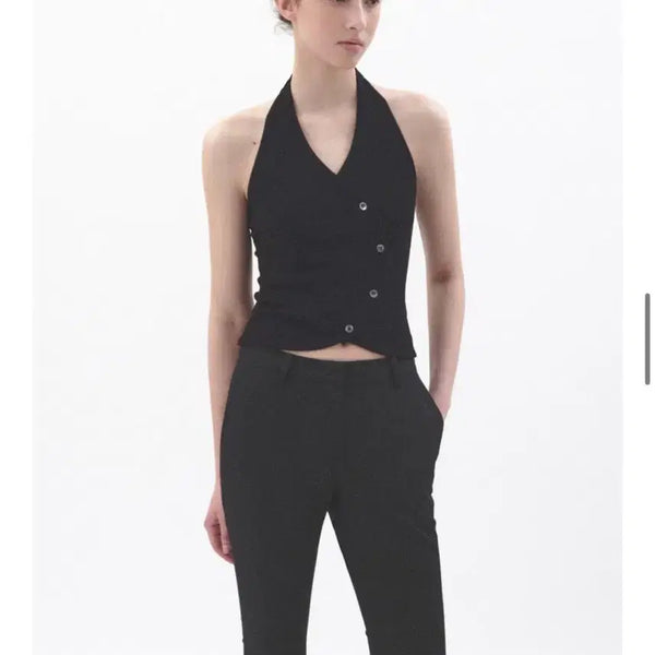 [BUNJANG] Avie Muah Soft Curved Knit Halter Top (Black) / [아비에무아 avie muah] 소프트 커브드 니트 홀터 탑 (블랙)