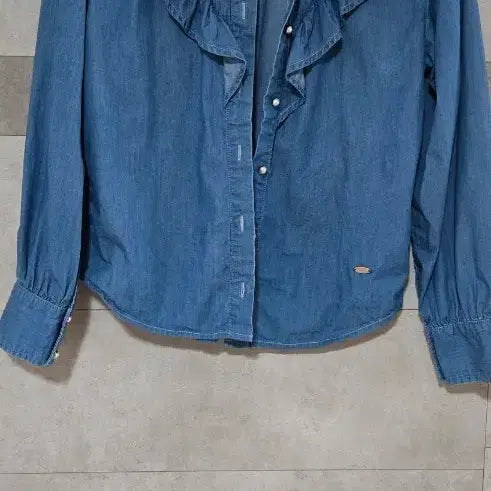 [BUNJANG] Guess Denim Shirt with Frill Design / 게스 데님 셔츠 프릴 디자인