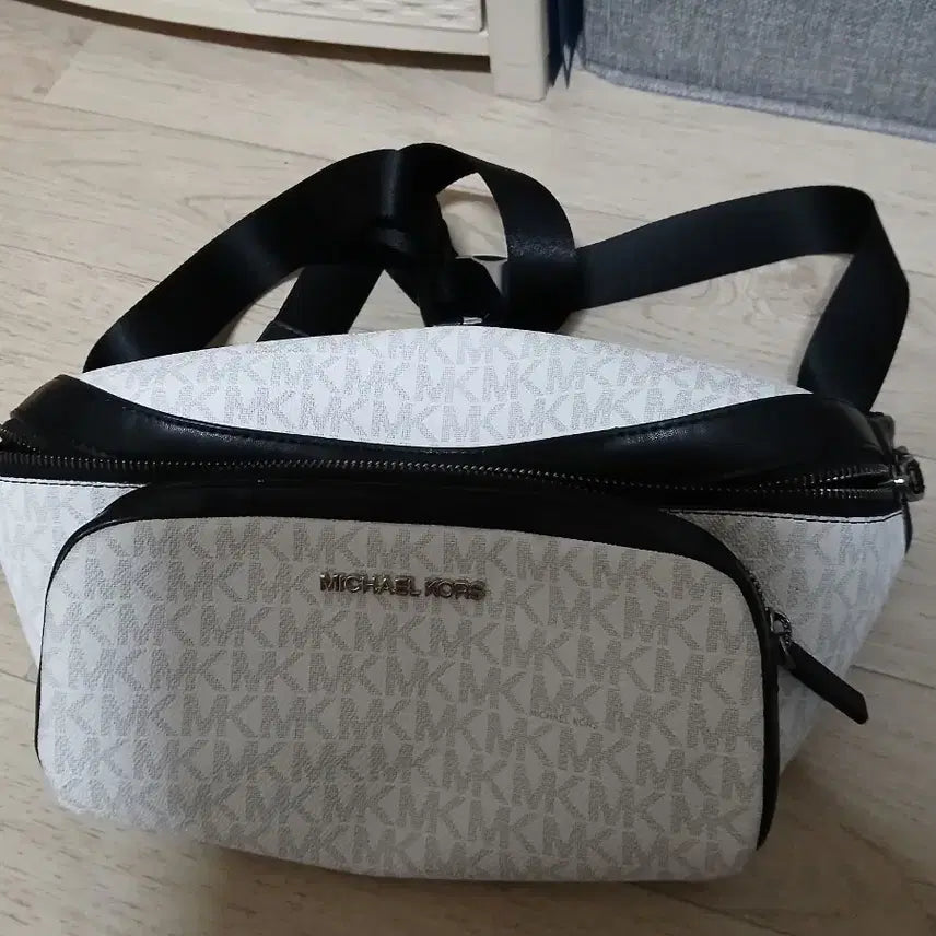 [BUNJANG] Michael Kors White Hip Pack / 마이클코어스 힙색 화이트