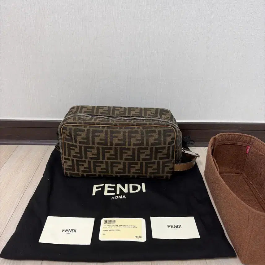 [BUNJANG] Fendi Toiletry Pouch / 펜디 토일레트리 돕키트