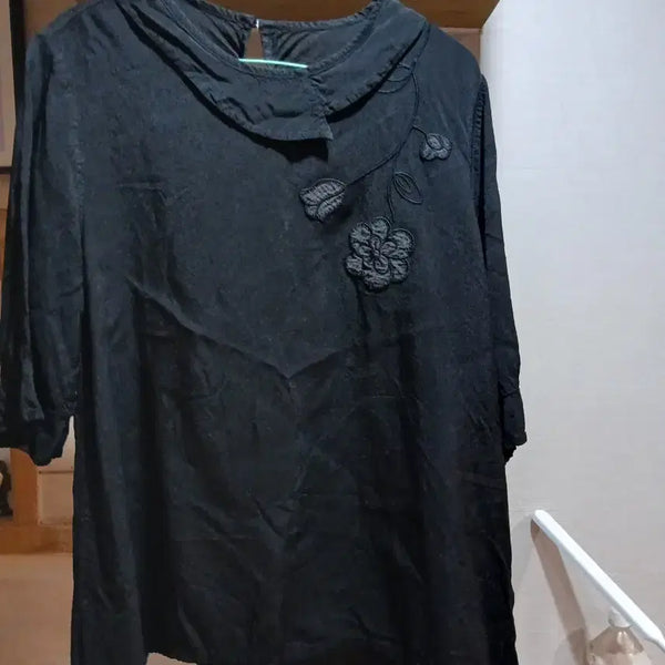 [BUNJANG] Black Rayon Flower Embroidered Neckline Blouse Size 66 / 블랙 인견플라워 자수 넥라인 블라우스66