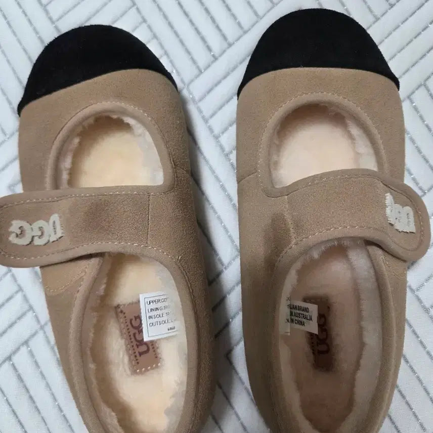 [BUNJANG] UGG Mary Jane Sheepskin Slippers / 어그 메리제인 양털 슬리퍼 블랙베이지색 한정판 디자인